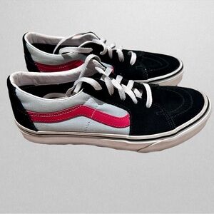 Vans Sk8 Sneaker Unisex Low Top Suede and Canvas Black White Red stripe Retro